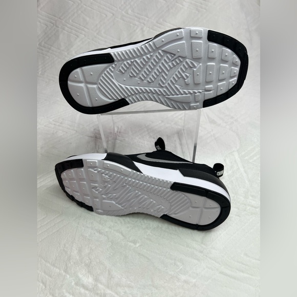 33: Nike: Ashin Modern (Black / Metallic Silver White) Size: 7Y - Picture 5 of 7